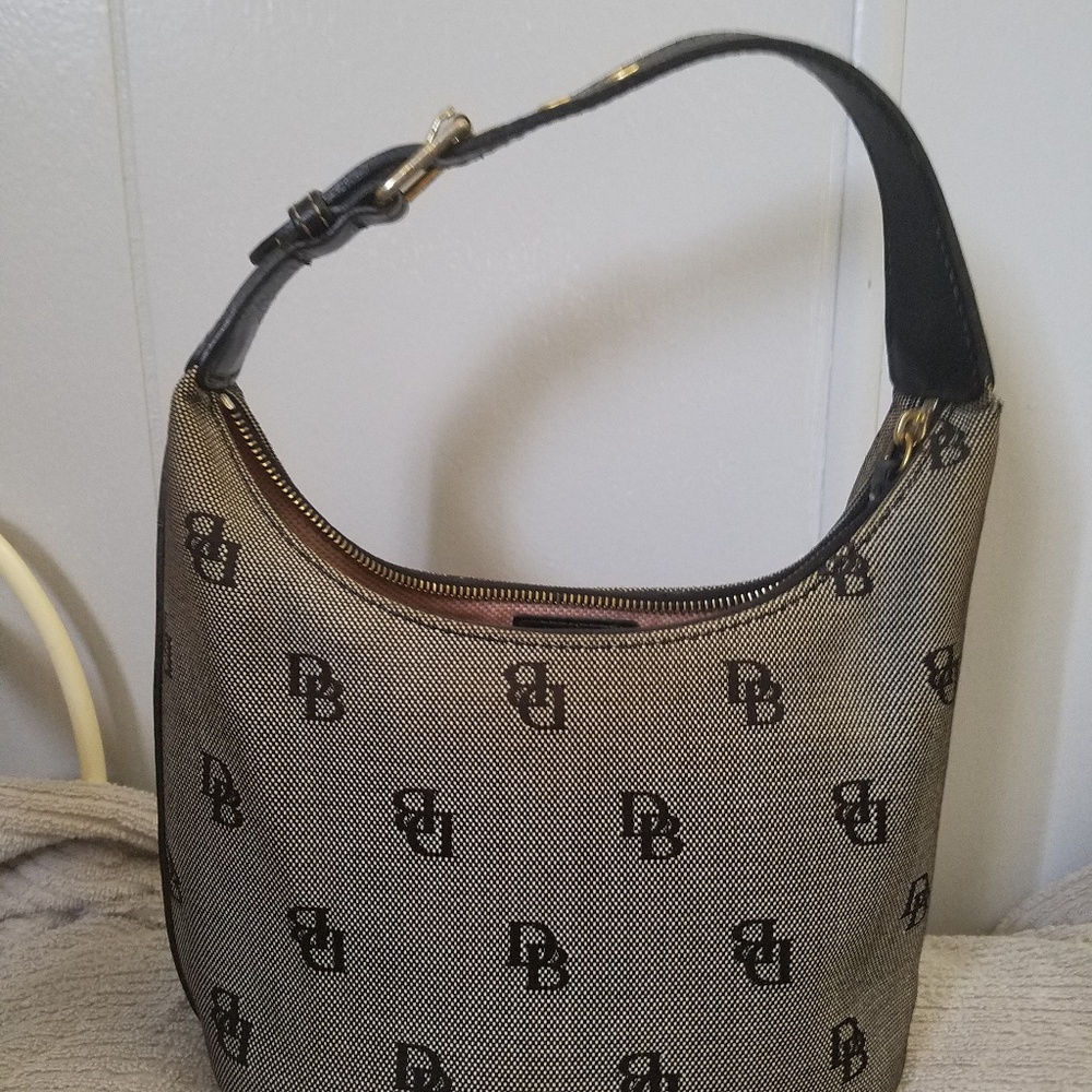 Dooney signature small shoulder bag